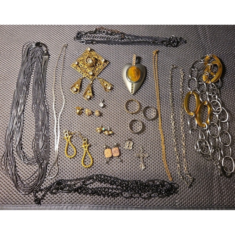 misc jewelry lot Jewelry Box Dump 24 Pieces Necklaces Rings Earrings Charms